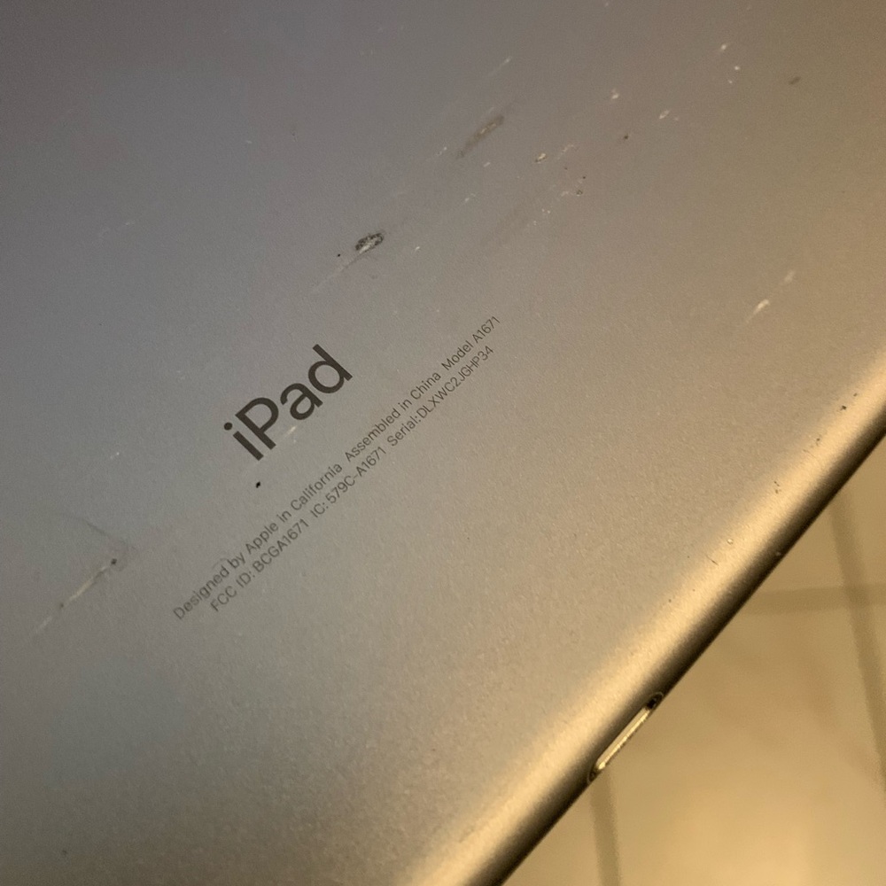 Apple IPad 1st Generation - 512MB - Picture 7 of 8